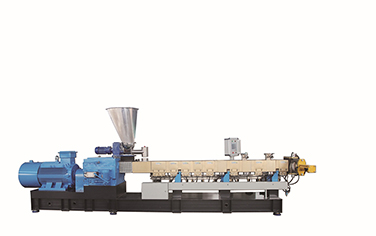 The use of extruding plastic heads in extruding machines