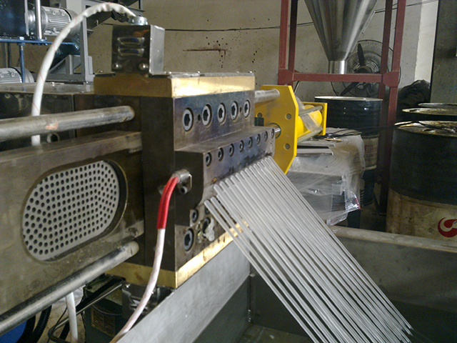 Water cooling strand pelletizing system